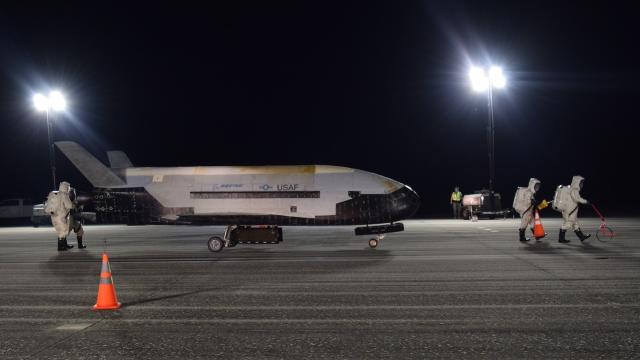 Top Secret Spaceplane Lands In Florida After Spending Over 2 Years In Orbit