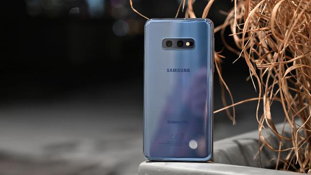 Optus Has A Crazy Cheap Samsung S10e Plan Right Now (With Free Galaxy Buds)