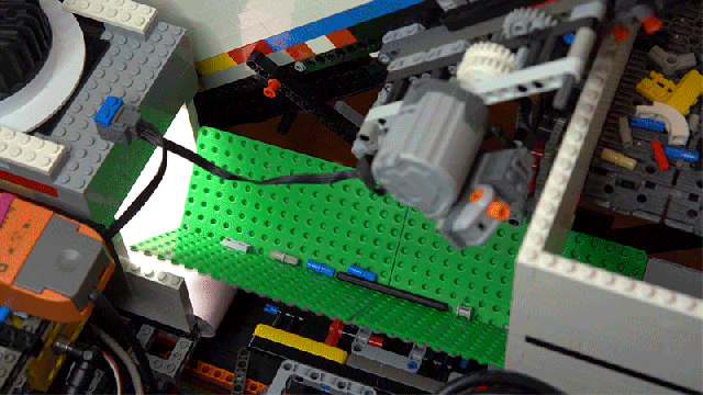 A Neural Network Powers This Lego-Built Brick Sorter That Can Recognise Every Piece Ever Made