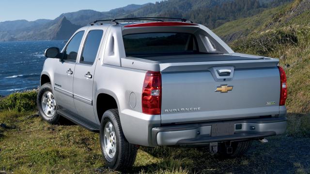 The Chevy Avalanche’s Folding Mid-Gate Is The Best Feature Found On Only One Vehicle