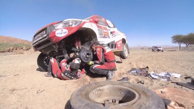 Here’s Two-Time F1 World Champion Fernando Alonso Fixing His Own Broken Race Car