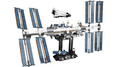 Lego’s International Space Station Looks Like An Incredibly Detailed But Impossibly Fragile Build