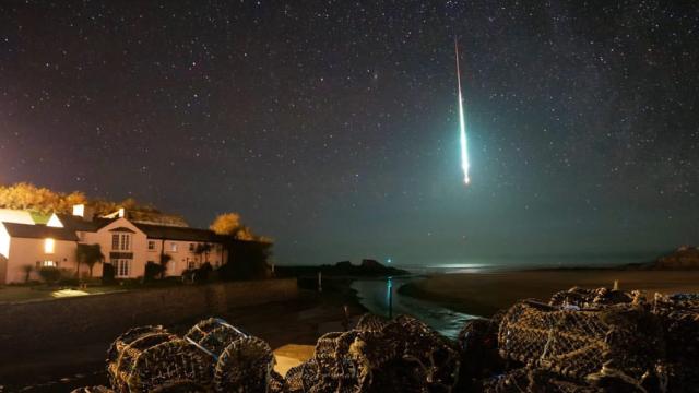 A Spectacular Fireball Lights Up The English Sky