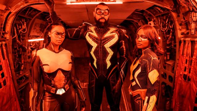 Black Lightning Has Been Slowly But Surely Putting Together DC’s Outsiders