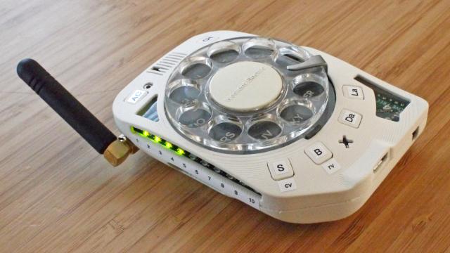 Someone Built A Distraction-Free Mobile Phone With A Working Old-School Rotary Dial