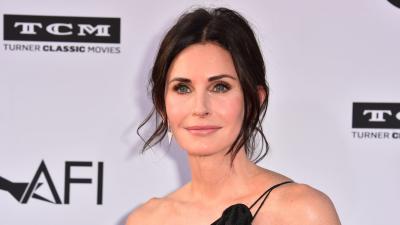 Courteney Cox To Star In Pilot For Starz Haunted House Comedy Shining Vale
