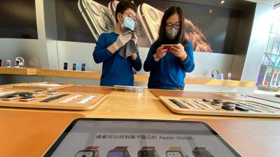 Apple Tells Geniuses They May Run Low On iPhones Thanks To Coronavirus Shutdowns In China