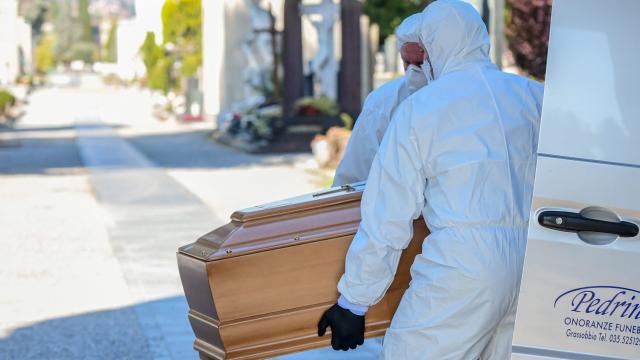 U.S. Health Authority Advises Morticians That It Is Time To Switch To Livestreaming Funerals