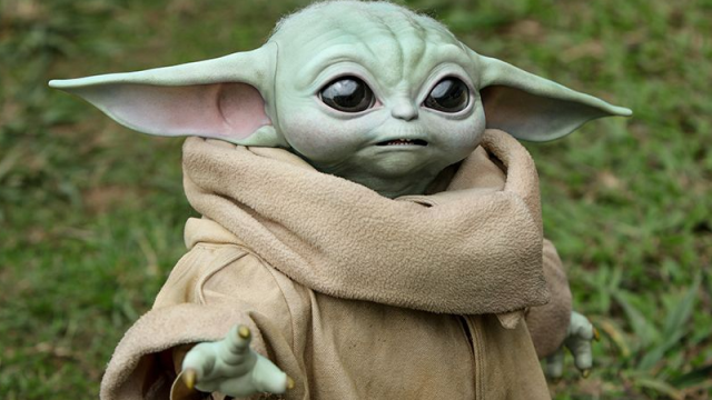 Hot Toys Life-Sized Baby Yoda Is Here, And He Is Glorious