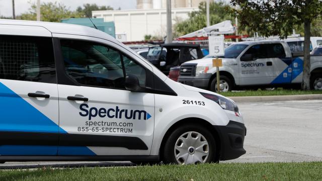 Charter Gives Spectrum Technicians Entering Homes During Pandemic $25 Gift Cards