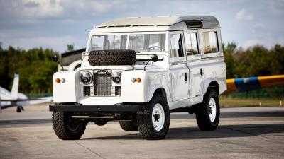 Whoa: A Vintage Land Rover Restomod That’s Not Laughably Garish