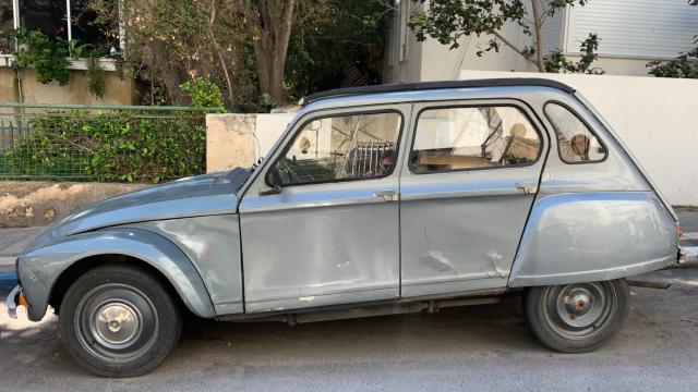 Two Tel Aviv Citroëns Sit Through Lockdown
