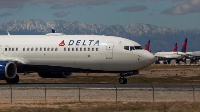 Delta Reportedly Tells Flight Attendants Not To Notify Colleagues If They Get Coronavirus