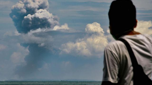 This Video Of The Anak Krakatau Volcano Erupting Will Make You Grateful You Stayed Home
