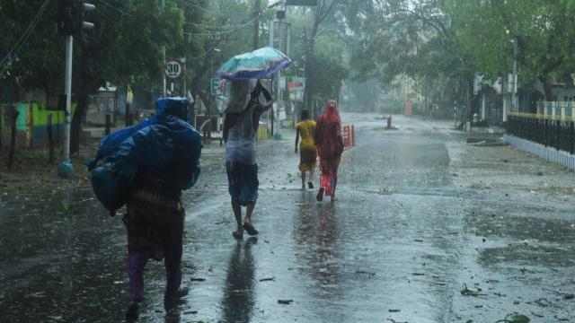 Cyclone Amphan Slams Into India’s Coast Amid Coronavirus Pandemic