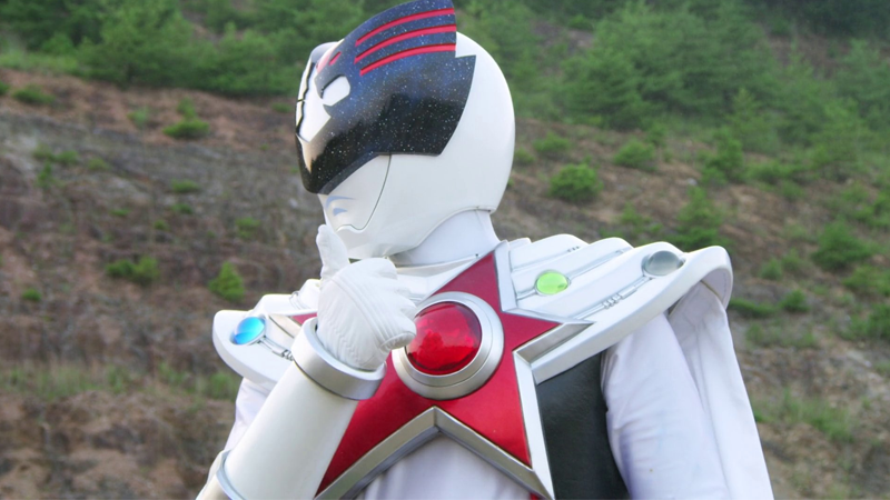 Uchu Sentai Kyuranger's Shishi Red Orion. That visor! That cowl! Those gems! So good. (Image: TV Asahi, TokuSuits)