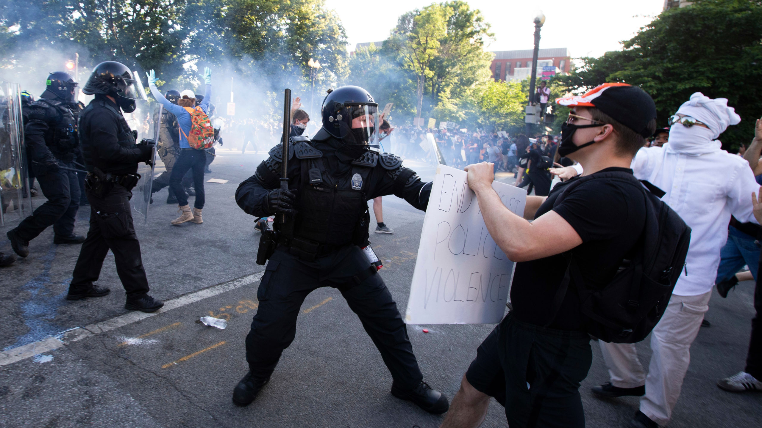 Police attacking protesters near the White House on June 1, 2020. (Photo: Jose Luis Magana, AFP via Getty Images)