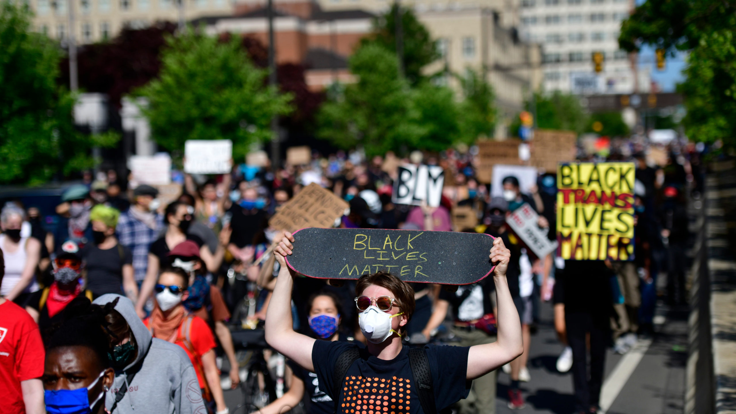 Protesters march in Philadelphia's Centre City neighbourhood on June 1, 2020. (Photo: Mark Makela, Getty Images)