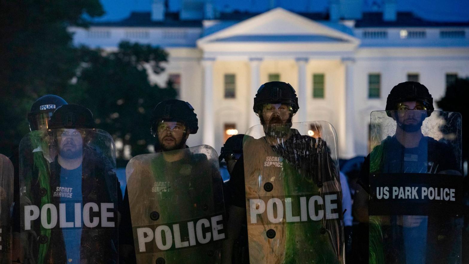 Police outside the White House on May 31, 2020 during protests in Washington, D.C. (Photo: Getty Images)