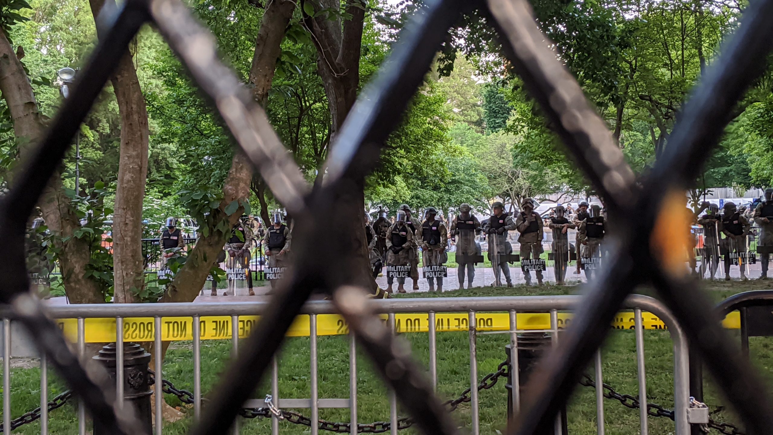 Military police stand guard in LaFayette Square outside the White House on June 2. (Photo: Tom McKay, Gizmodo)