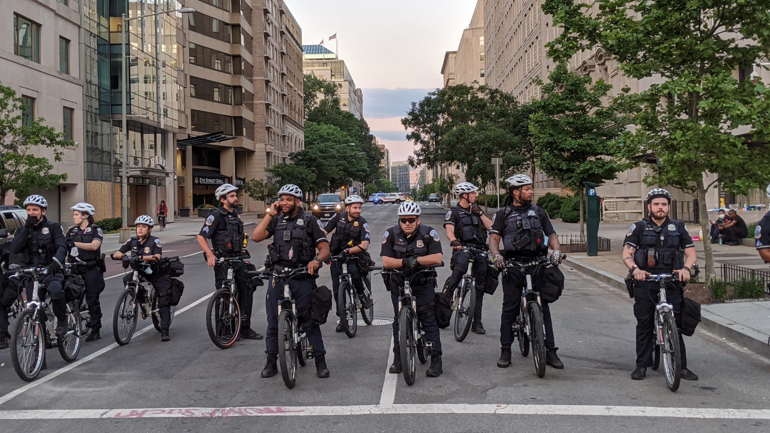 D.C. Metropolitan Police Department officers on bicycles on June 2. (Photo: Tom McKay, Gizmodo)