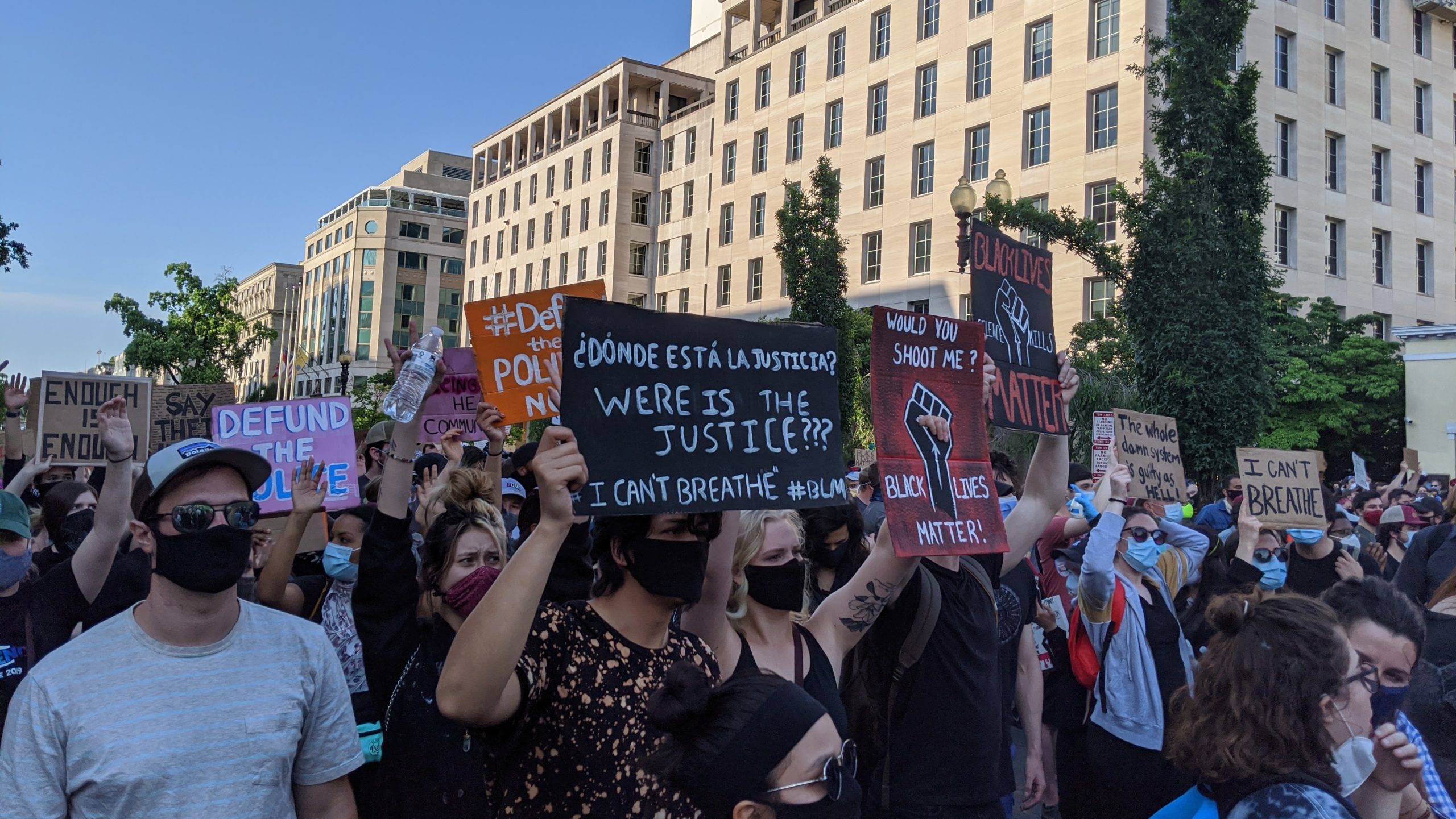 Protesters near the White House on June 2. (Photo: Tom McKay, Gizmodo)
