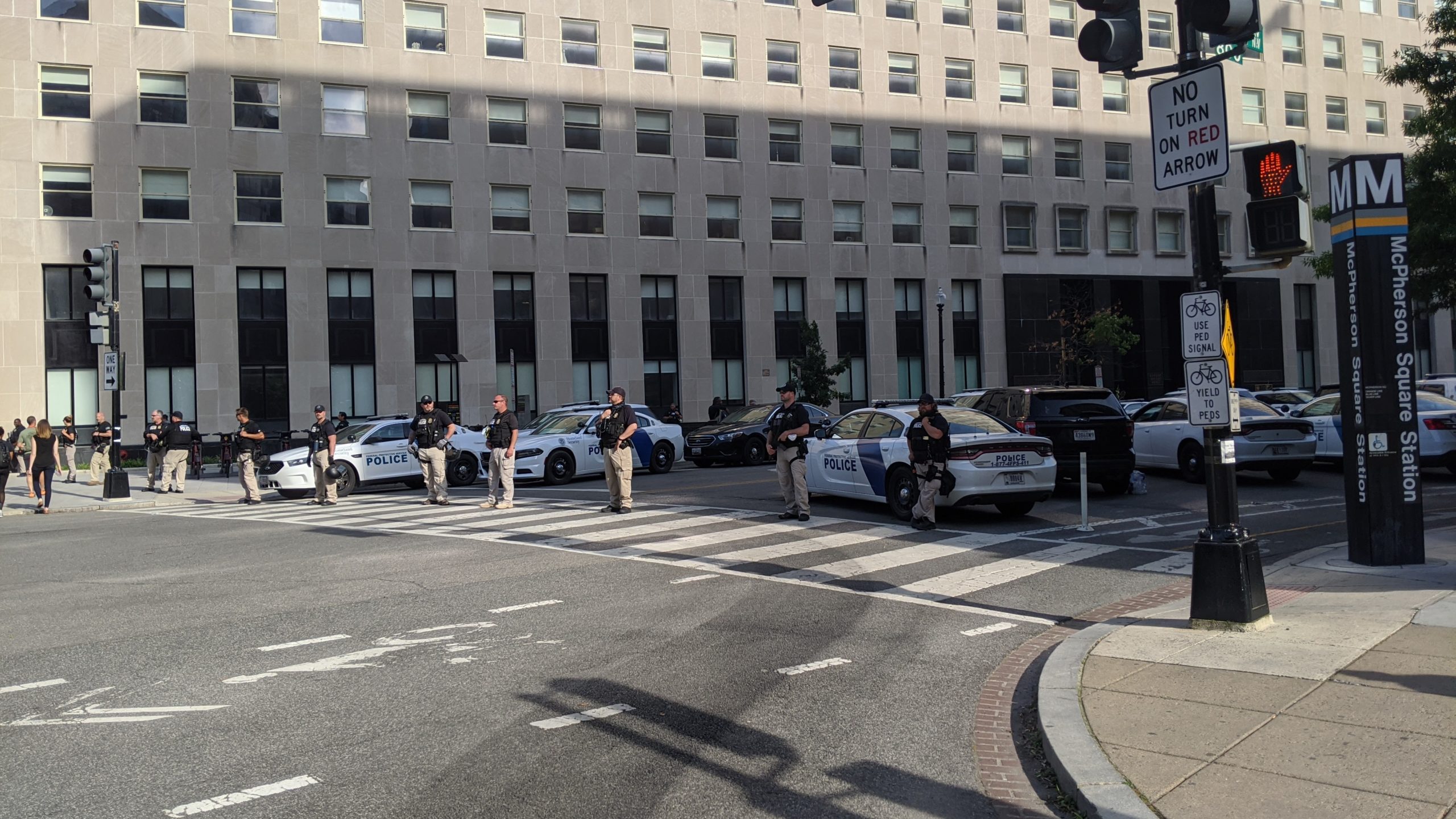 Police cutting off an intersection near the White House on June 2, 2020. (Photo: Tom McKay, Gizmodo)