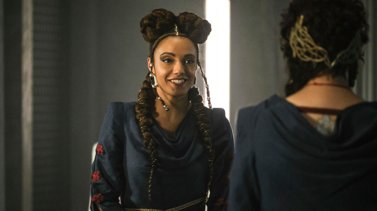 That hair is still royalty. (Photo: Bettina Strauss, The CW)
