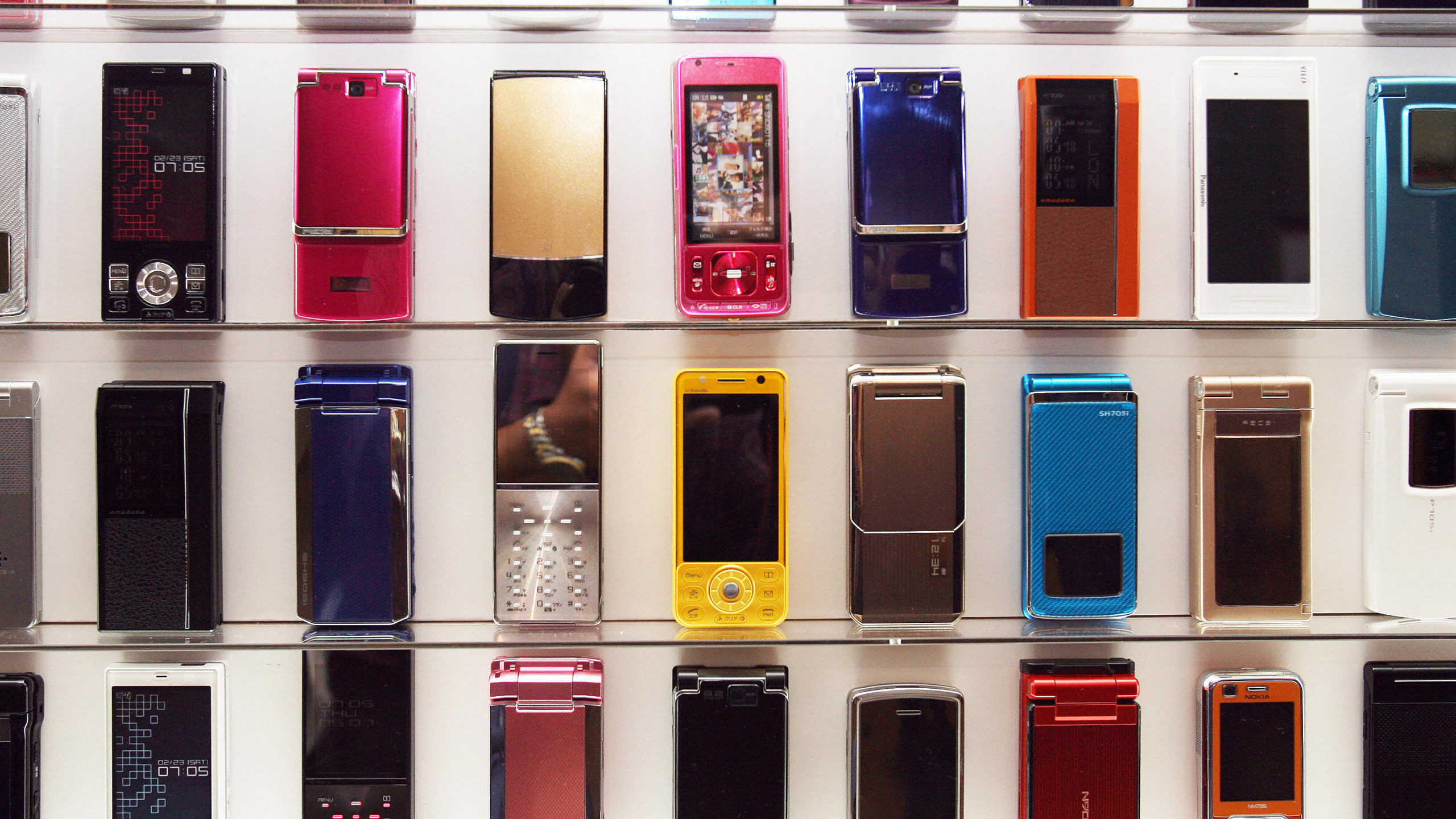 A lineup of NTT DoCoMo phones from 2007. (Photo: Getty)