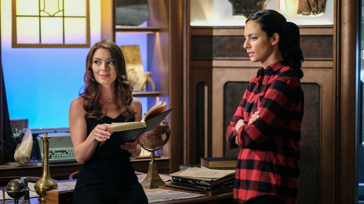 Zari (Tala Ashe) tries to figure out the time loop with a real incarnation of Gideon (Amy Louise Pemberton). (Photo: Robert Falconer, The CW)