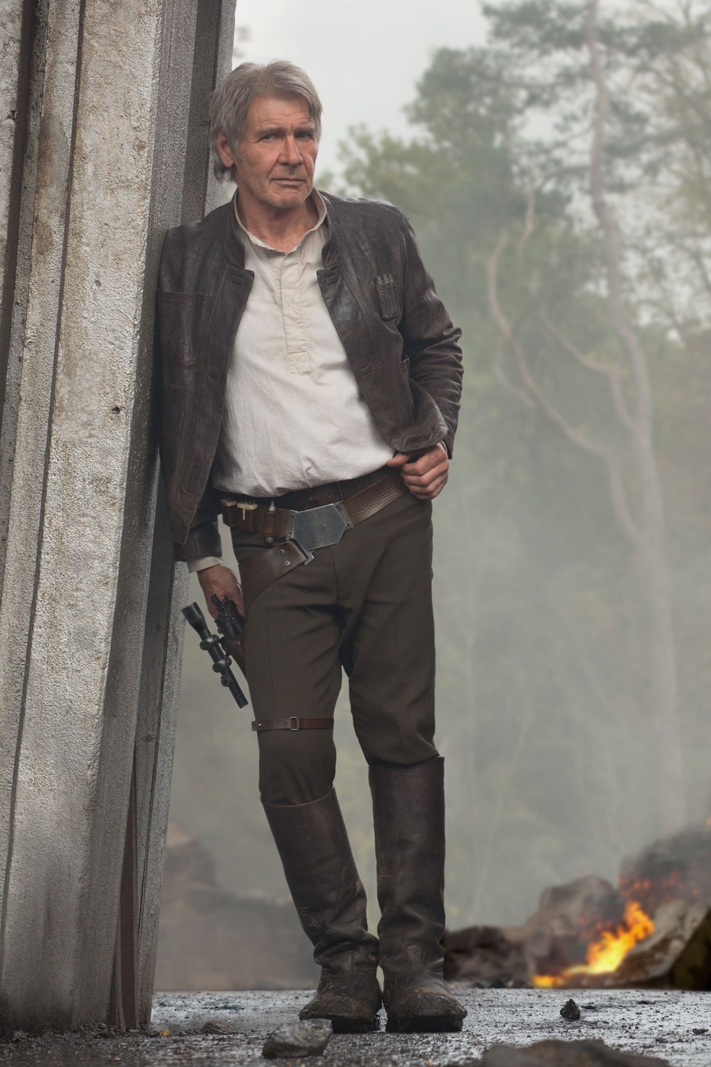 Again, a true blessing to find clear, body length images of Han in these movies. 