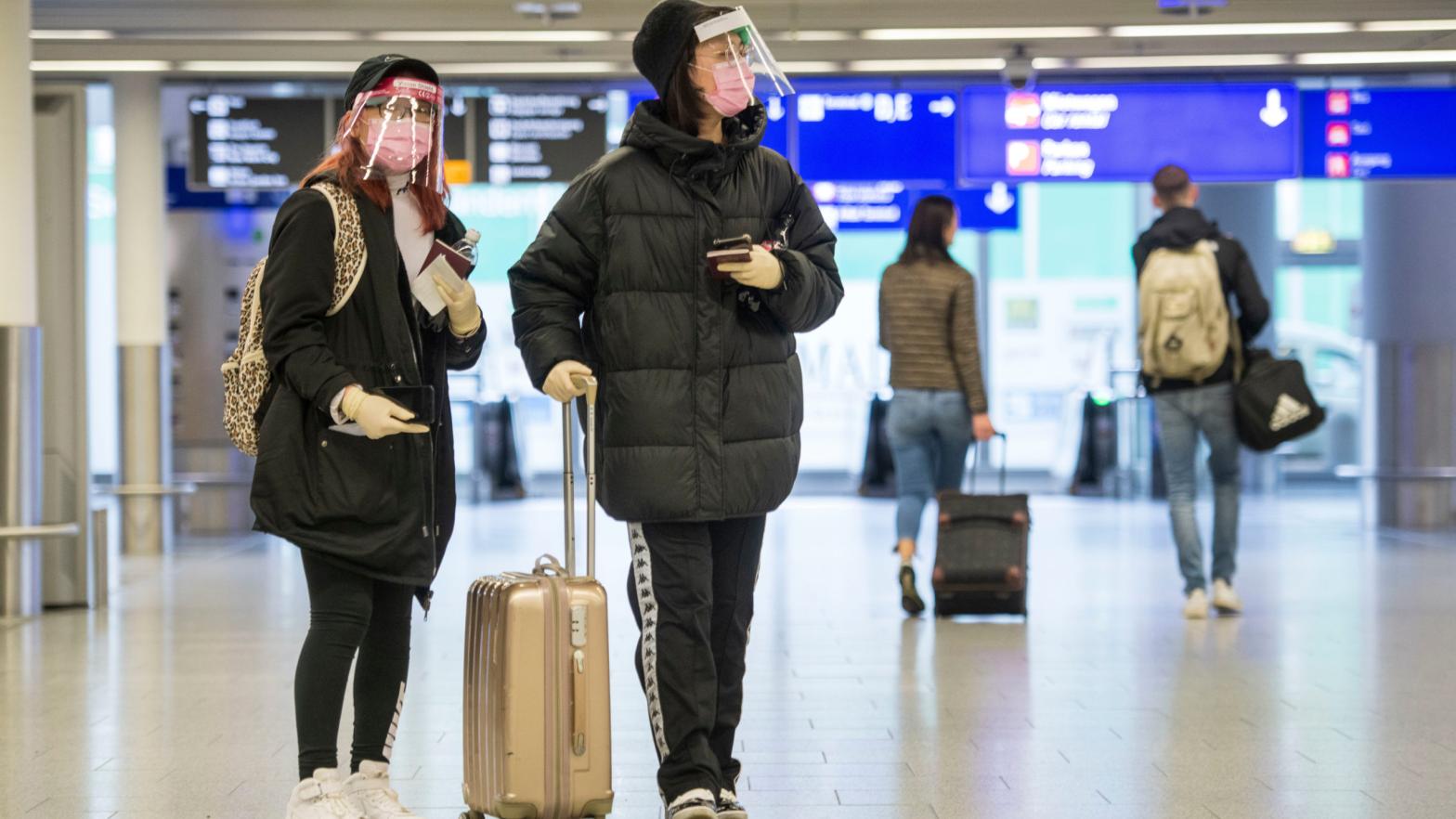 Travellers wear face masks at Germany's Frankfurt Airport. (Photo:  Thomas Lohnes , Getty Images)