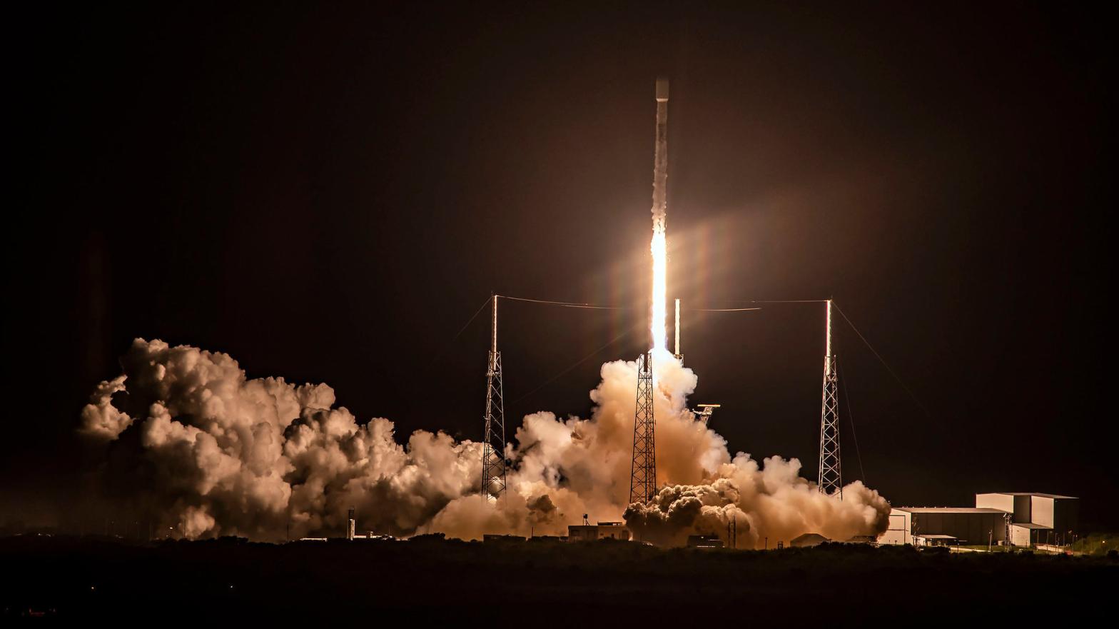 A SpaceX rocket carrying Starlink satellites a few seconds after launch on June 3, 2020. (Photo: SpaceX)