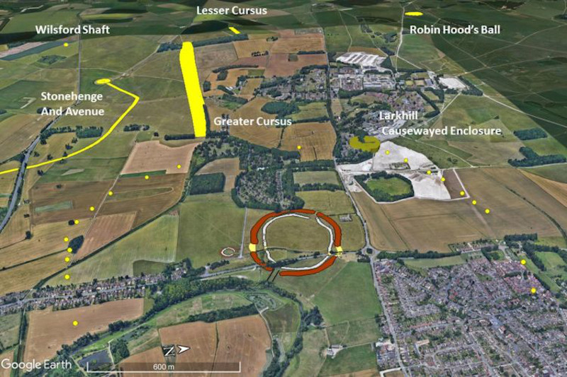 Aerial view of the area, showing the Durrington Walls, in red, and the surrounding circular structure, as indicated by yellow dots. (Image: University of St. Andrews)
