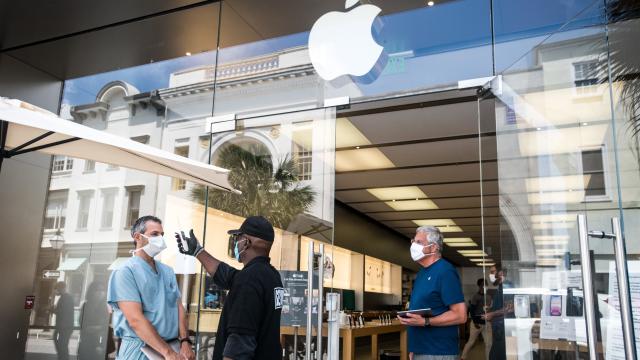 Apple Recloses 10% of U.S. Stores Following Spike in Covid-19 Cases