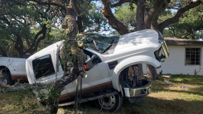 Man Tries Using Tree To Lift Ford Super Duty Cab And It Goes Terribly Wrong