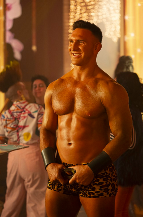 Flex Mentallo just grinning like a dope. (Image: DC Universe)