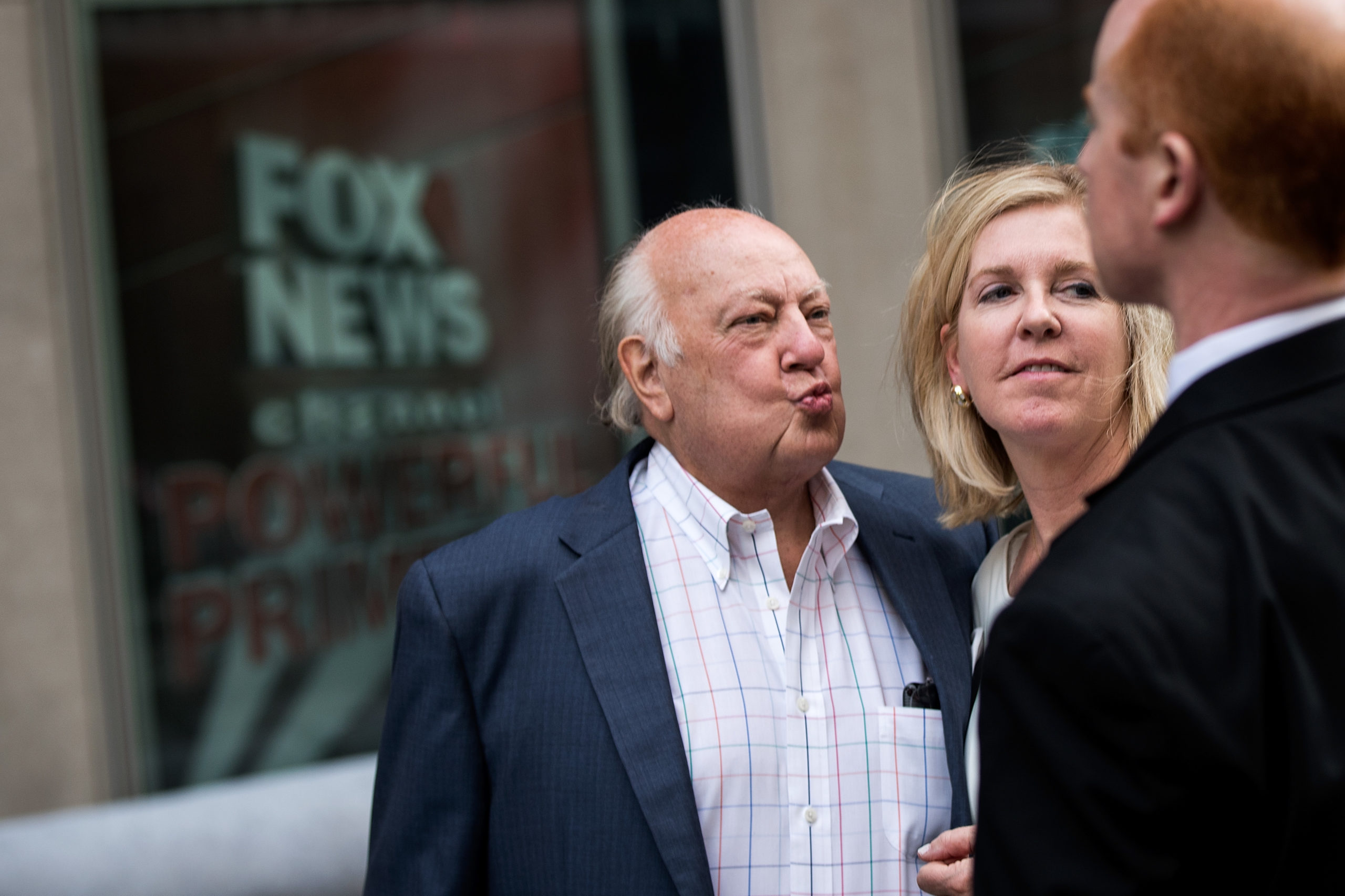 Fox News chairman Roger Ailes walks with his wife Elizabeth Tilson as they leave the News Corp building, July 19, 2016 in New York City. caption (Photo: Drew Angerer, Getty Images)