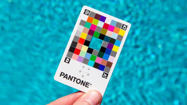 This $22 Rainbow Card Turns Your Smartphone Into a Highly Accurate Colour Picker