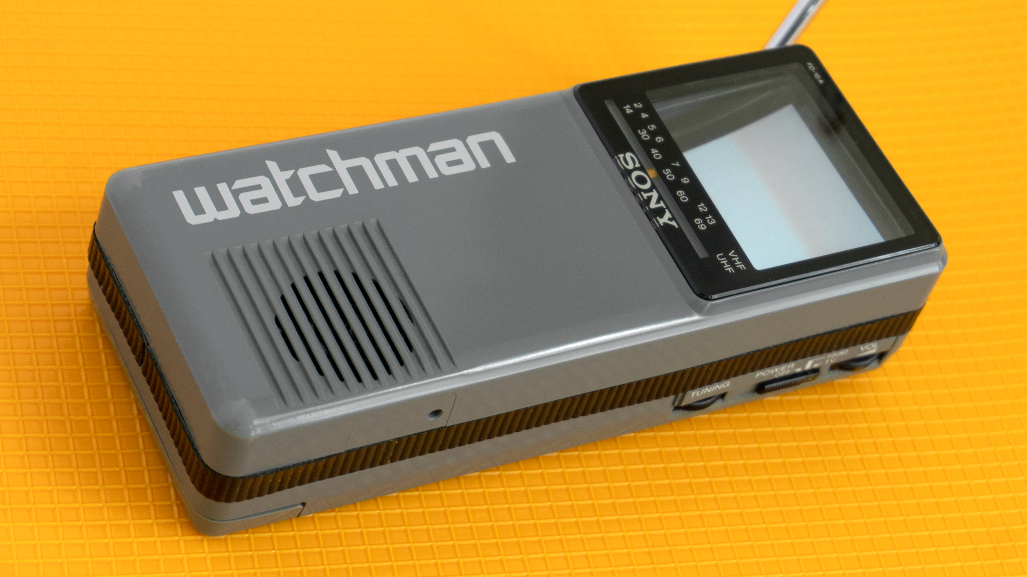 Over 30 years later, my Watchman still works just fine, even if it can only tune in static now. (Photo: Andrew Liszewski/Gizmodo)