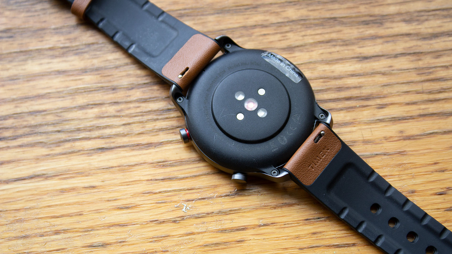 Look at this beautiful strap (and the optical heart rate sensor). (Photo: Victoria Song)