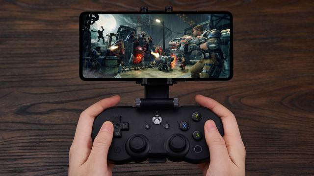 There’s Now a Slimmer Xbox Controller For Microsoft’s xCloud Game Streaming Service