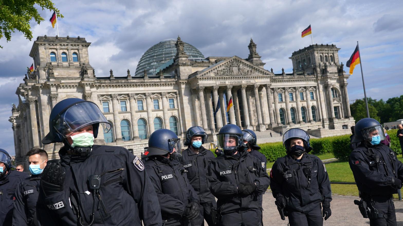 German police photographed outside the Reichstag in Berlin on May 16, 2020.  (Photo: Sean Gallup, Getty Images)