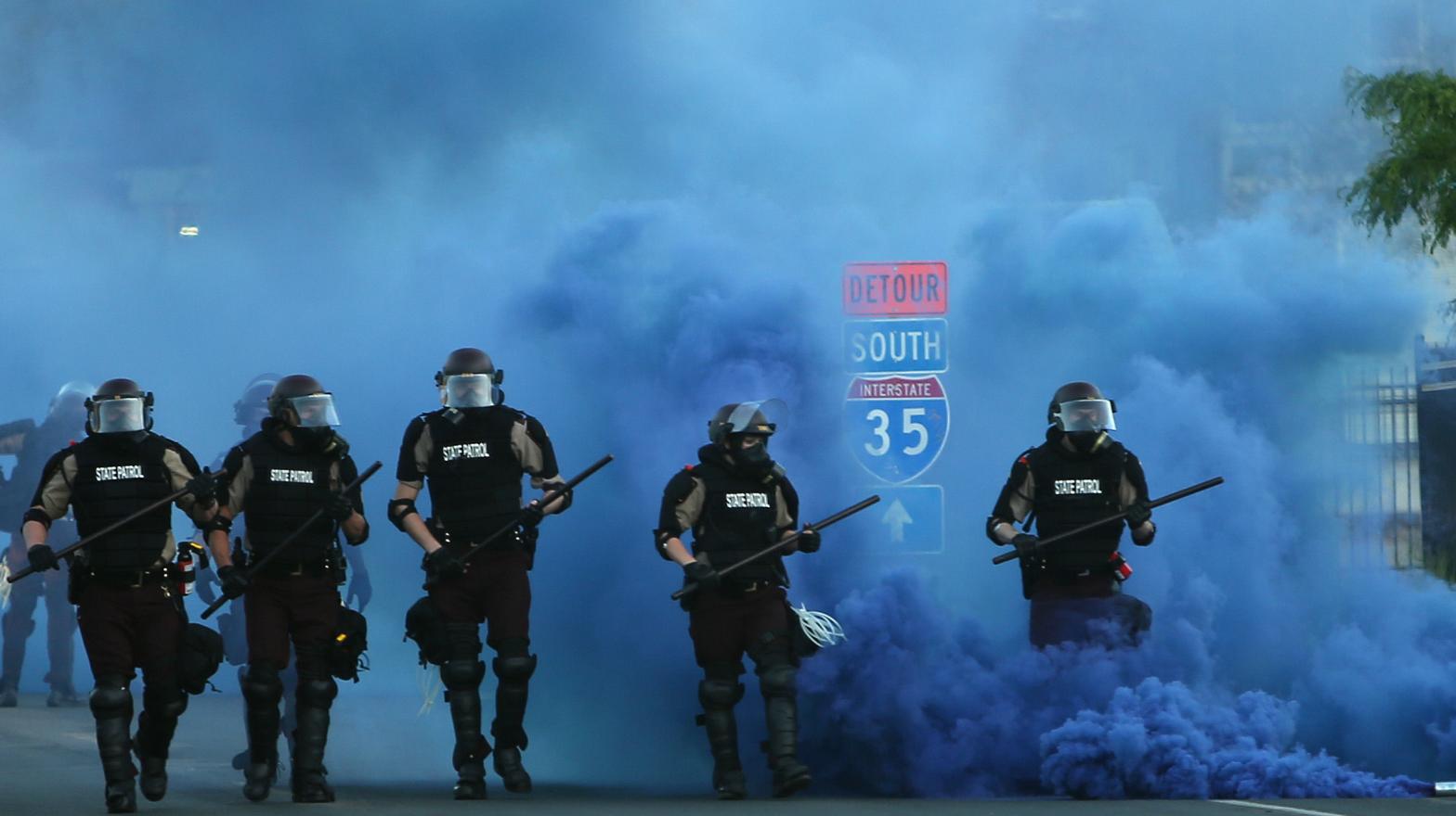 State police advance in a riot line on protesters in Minneapolis on May 30, 2020. (Photo: Scott Olson, Getty Images)