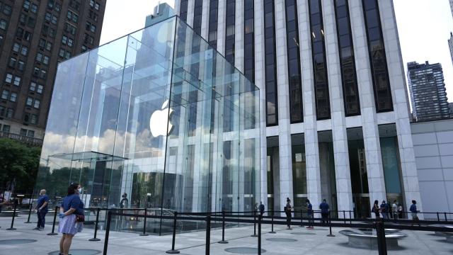 Report: Apple Likely Won’t Reopen in Full Until 2021, Many Retail Staff Asked to Switch to Online Roles
