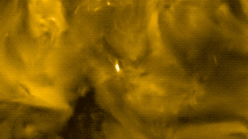 Close-up video showing a campfire flare in action.  (Image: Solar Orbiter/EUI Team (ESA & NASA); CSL, IAS, MPS, PMOD/WRC, ROB, UCL/MSSL/Gizmodo)