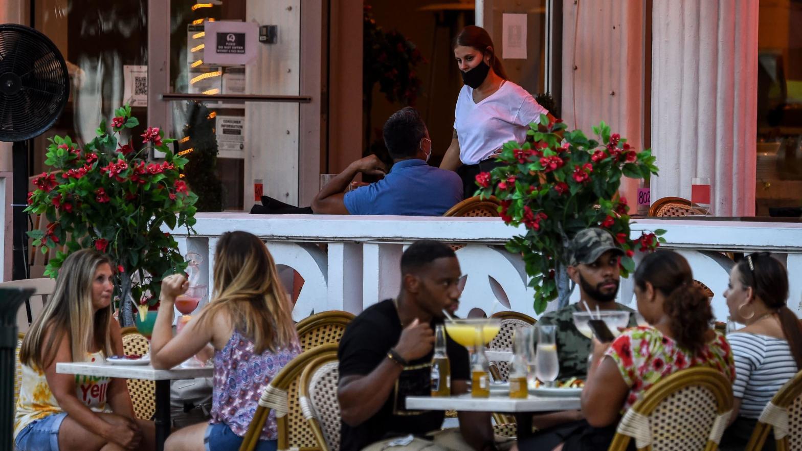 A restaurant on Ocean Drive in Miami Beach, Florida serves customers who apparently have no idea there's a pandemic going on (July 14, 2020). (Photo: Chandan Khanna, Getty Images)