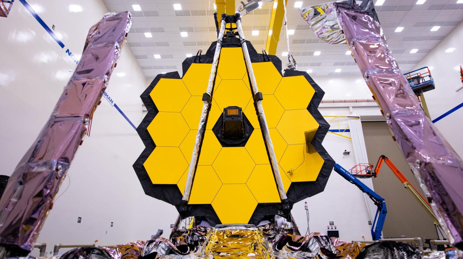The fully unfurled James Webb Space Telescope.  (Image: NASA)