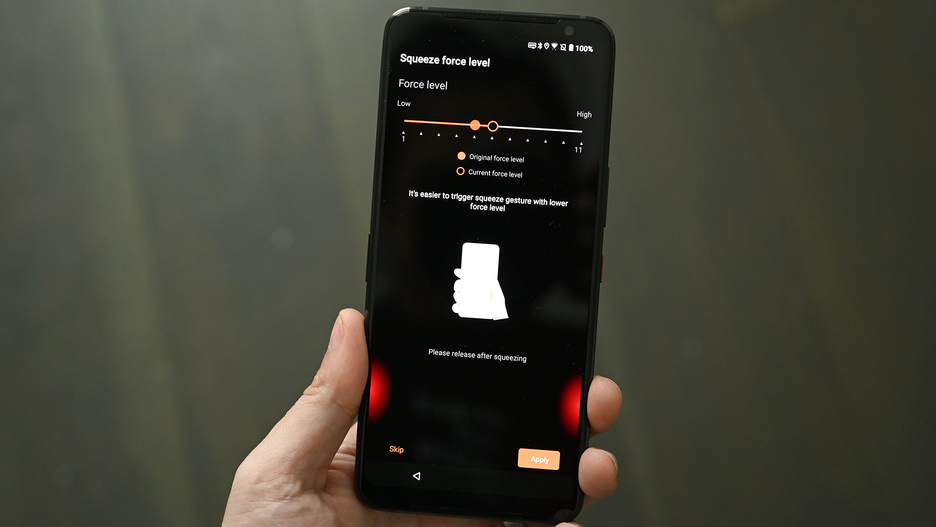 One of the first things you do when setting up the phone is to set the squeeze force level you can easily activate X Mode and get the phone's full performance.  (Photo: Sam Rutherford/Gizmodo)