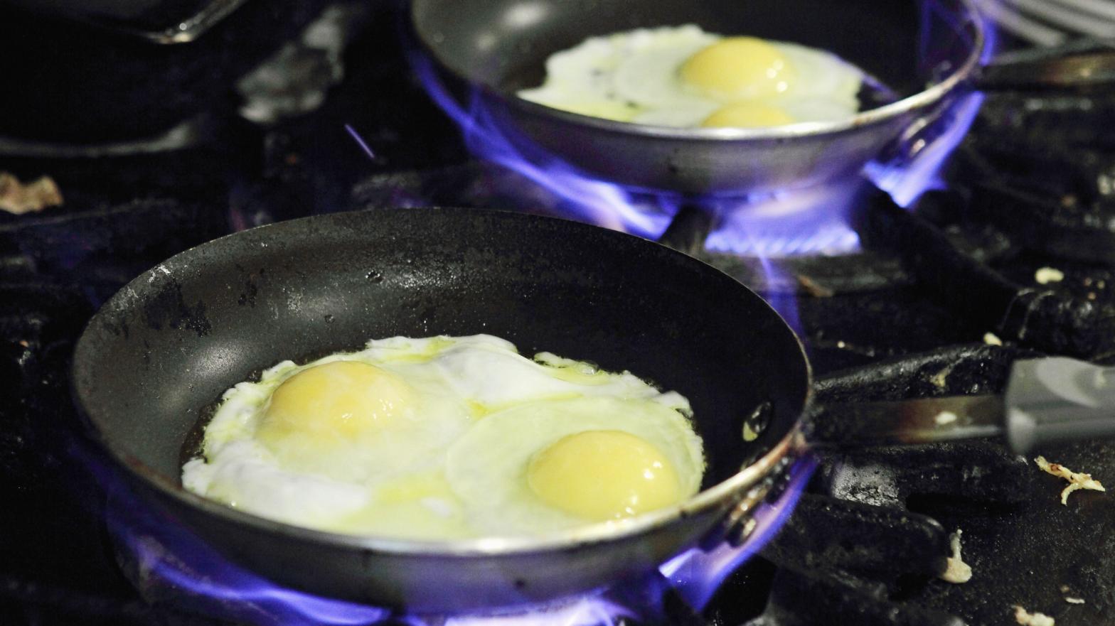 Eggs cooking in a nonstick pan, with a side of endocrine disruption. (Photo: Justin Sullivan, Getty Images)